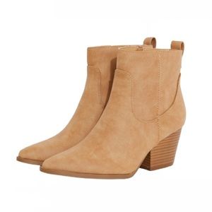 Qupid Finding Fort Worth Pointed Toe Zip Up Ankle Booties